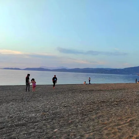 Sun, Sea, And Sand-only 20 Footsteps To The * Corinth
