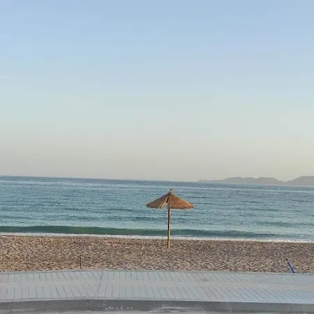 Sun, Sea, And Sand-only 20 Footsteps To The Holiday home *