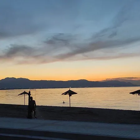 Casa vacanze Sun, Sea, And Sand-only 20 Footsteps To The